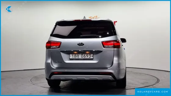 KIA CARNIVAL 9-SEATER NOBLESSE