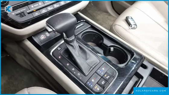 KIA CARNIVAL 9-SEATER NOBLESSE