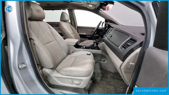 KIA CARNIVAL 9-SEATER NOBLESSE