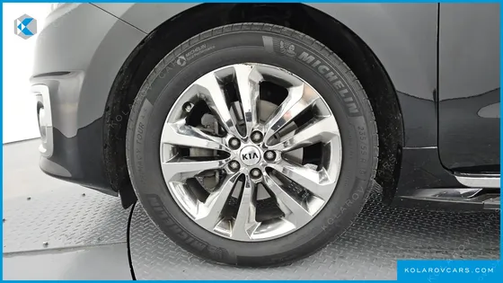 KIA CARNIVAL 9-SEATER PRESTIGE