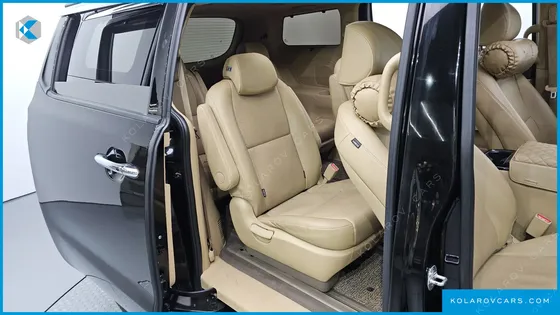 KIA CARNIVAL 9-SEATER PRESTIGE