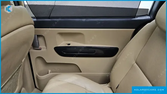 KIA CARNIVAL 9-SEATER PRESTIGE