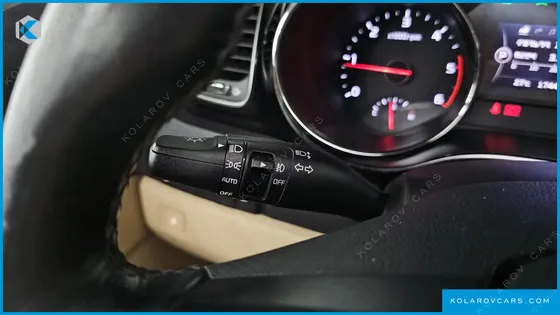 KIA CARNIVAL 9-SEATER PRESTIGE