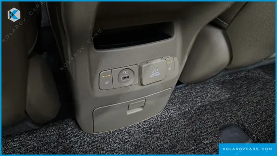 KIA CARNIVAL 9-SEATER PRESTIGE