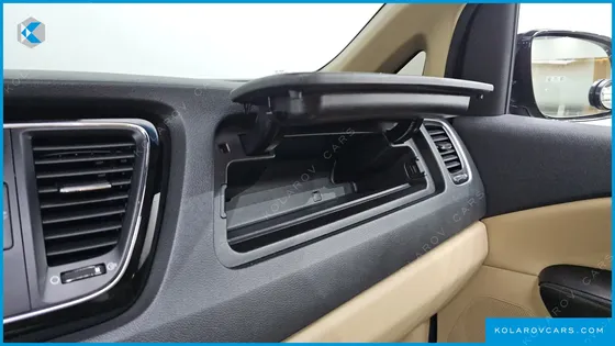 KIA CARNIVAL 9-SEATER PRESTIGE