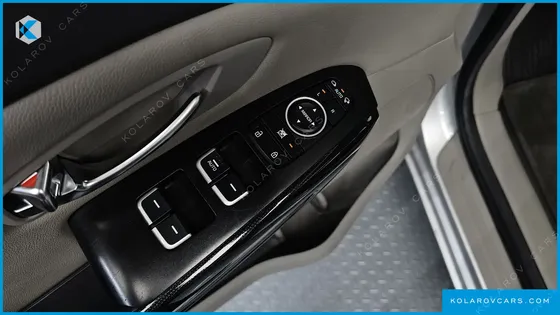 KIA CARNIVAL 11-SEATER PRESTIGE