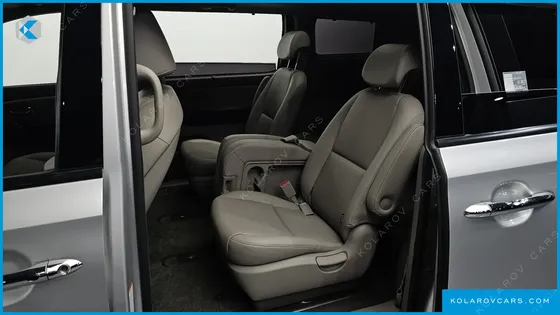 KIA CARNIVAL 11-SEATER PRESTIGE