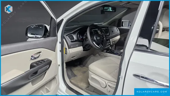KIA CARNIVAL 9-SEATER LUXURY