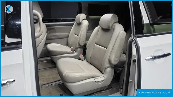 KIA CARNIVAL 9-SEATER LUXURY