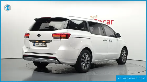 KIA CARNIVAL 9-SEATER LUXURY