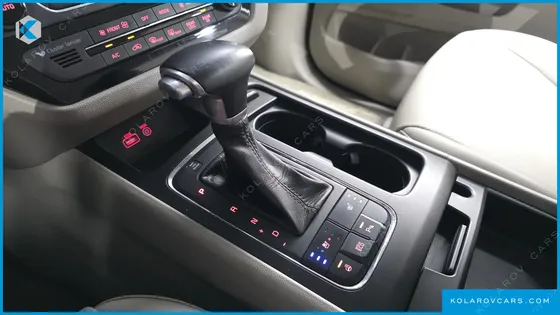 KIA CARNIVAL 9-SEATER LUXURY
