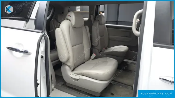 KIA CARNIVAL 9-SEATER LUXURY