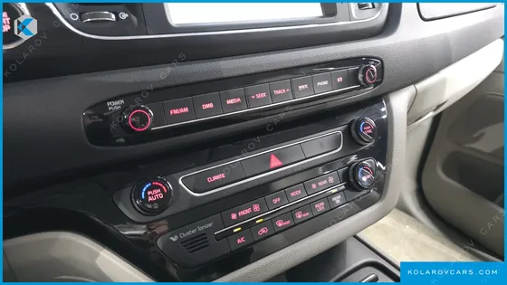 KIA CARNIVAL 9-SEATER LUXURY