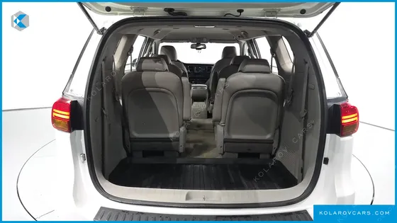 KIA CARNIVAL 9-SEATER LUXURY
