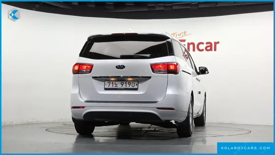 KIA CARNIVAL 11-SEATER LUXURY