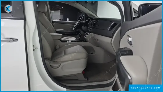 KIA CARNIVAL 11-SEATER LUXURY