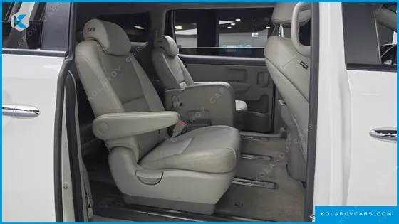 KIA CARNIVAL 11-SEATER LUXURY