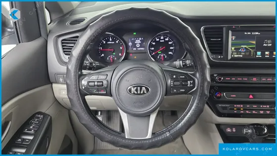 KIA CARNIVAL 11-SEATER LUXURY