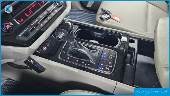 KIA CARNIVAL 9-SEATER PRESTIGE