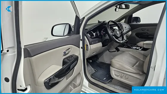 KIA CARNIVAL 9-SEATER PRESTIGE