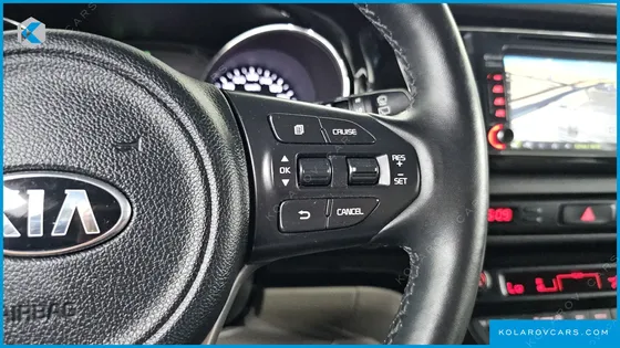 KIA CARNIVAL 9-SEATER PRESTIGE