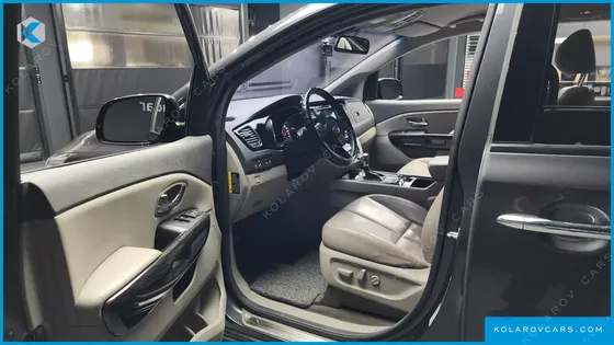 KIA CARNIVAL 9-SEATER NOBLESSE SPECIAL