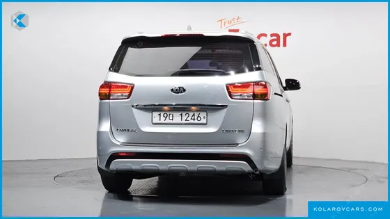 KIA CARNIVAL 7-SEATER LIMOUSINE