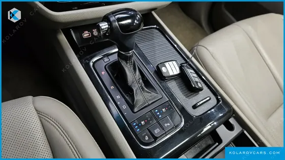 KIA CARNIVAL 7-SEATER LIMOUSINE