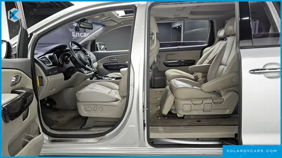 KIA CARNIVAL 7-SEATER LIMOUSINE