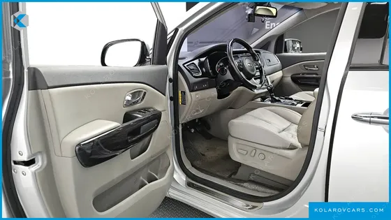 KIA CARNIVAL 7-SEATER LIMOUSINE