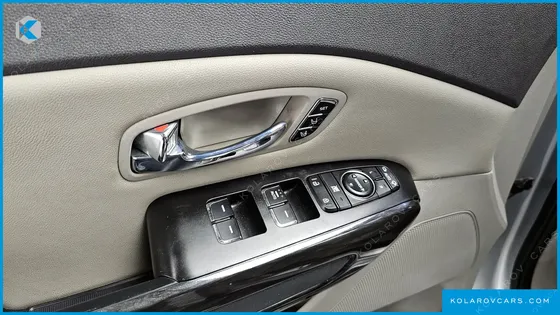KIA CARNIVAL 7-SEATER LIMOUSINE