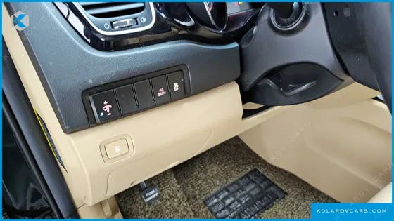 KIA CARNIVAL 7-SEATER LIMOUSINE