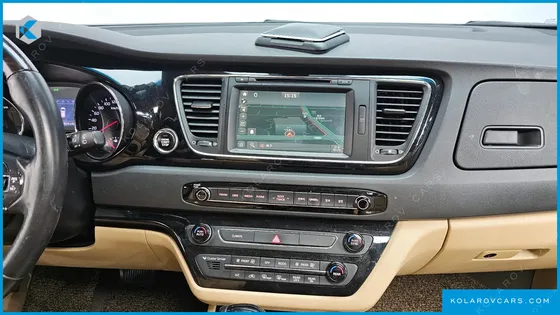 KIA CARNIVAL 7-SEATER LIMOUSINE
