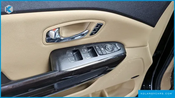 KIA CARNIVAL 7-SEATER LIMOUSINE