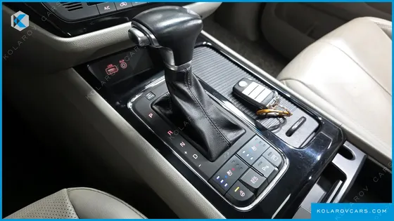KIA CARNIVAL 7-SEATER LIMOUSINE