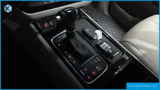 KIA CARNIVAL 9-SEATER PRESTIGE