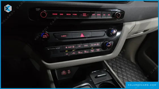 KIA CARNIVAL 9-SEATER PRESTIGE