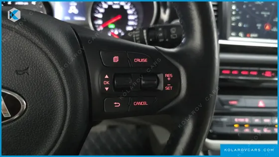 KIA CARNIVAL 9-SEATER PRESTIGE