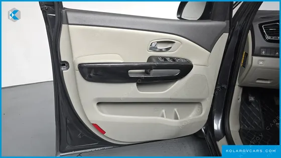 KIA CARNIVAL 9-SEATER PRESTIGE