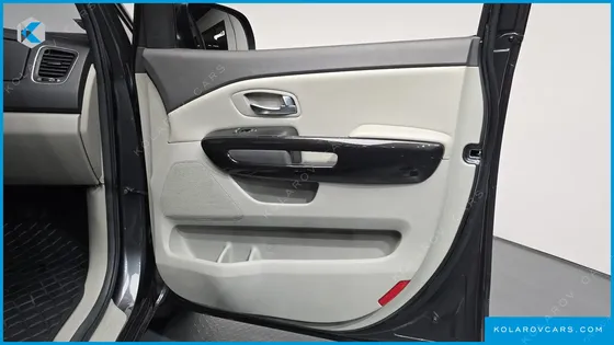 KIA CARNIVAL 9-SEATER PRESTIGE