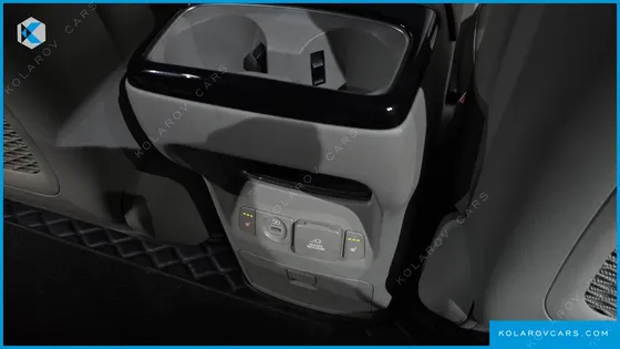 KIA CARNIVAL 9-SEATER PRESTIGE