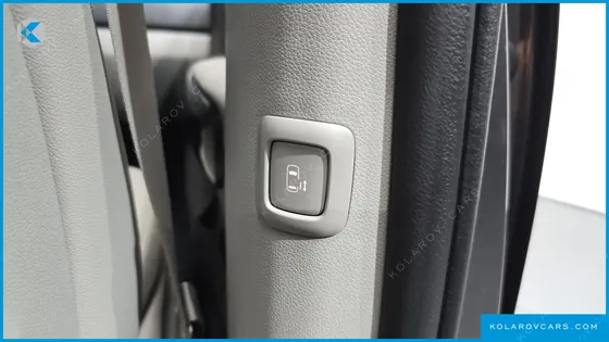 KIA CARNIVAL 9-SEATER PRESTIGE
