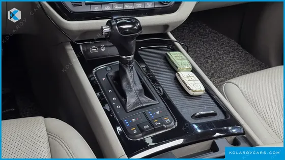 KIA CARNIVAL GASOLINE 7-SEATER LIMOUSINE