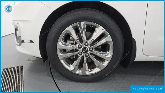 KIA CARNIVAL 9-SEATER NOBLESSE