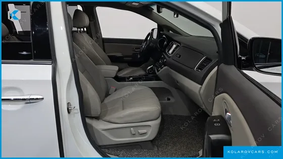 KIA CARNIVAL 9-SEATER NOBLESSE
