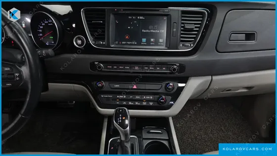 KIA CARNIVAL 9-SEATER NOBLESSE