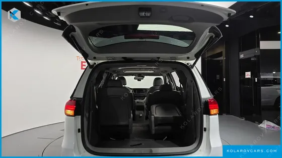 KIA CARNIVAL 9-SEATER NOBLESSE