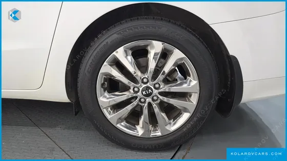 KIA CARNIVAL 9-SEATER NOBLESSE