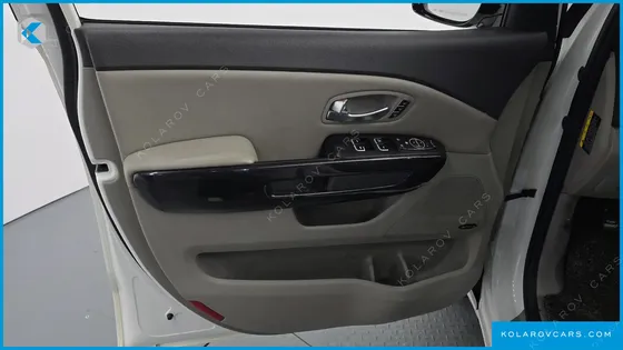 KIA CARNIVAL 9-SEATER NOBLESSE