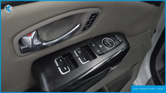 KIA CARNIVAL 9-SEATER NOBLESSE